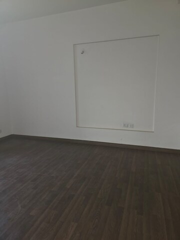 Room in 3 BHK Apartment at BPTP Discovery Park, Sector 80 – for Rent