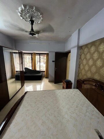 Bedroom in 2 BHK Apartment at Andheri West – for Rent