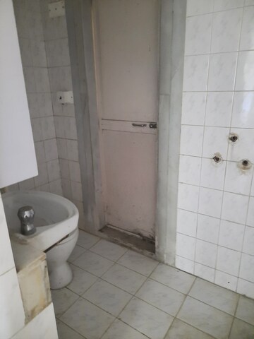 Bathroom in 2 BHK Apartment at Cuffe Parade – for Sale