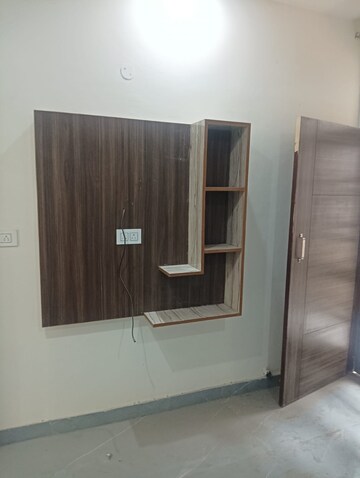 Room in 3 BHK Builder Floor at Penta Homes, Vip Road – for Sale