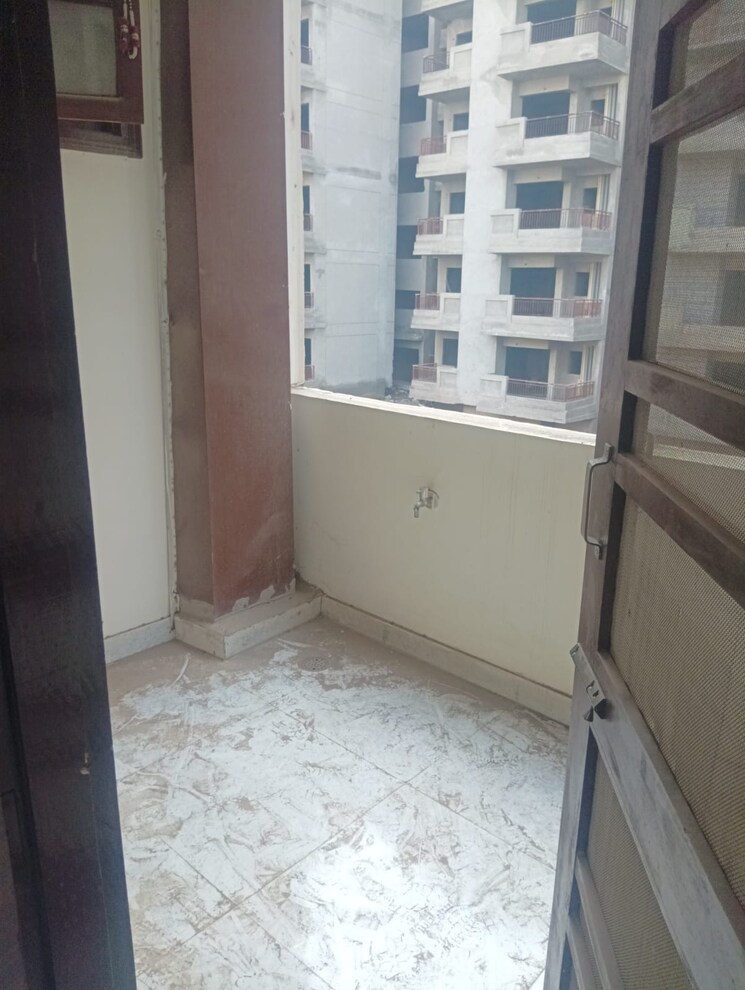 Balcony, penta-homes 3 Bedroom 900 Sq.Ft. Builder Floor In Vip Road Zirakpur 8093381