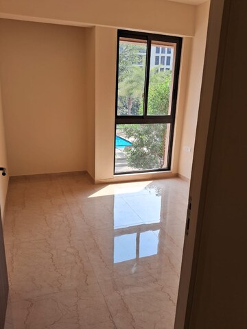 Room in 3 BHK Apartment at Lodha Sterling, Kolshet Road – for Sale