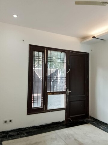 Room in 3 BHK Apartment at Orchid Petals, Sector 49 – for Rent