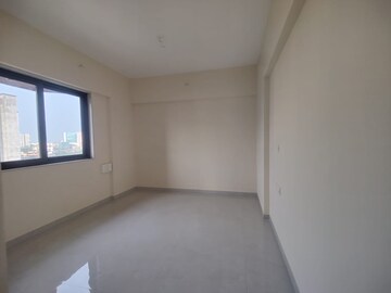 Room in 2 BHK Apartment at BDL Hresa, Chembur – for Rent