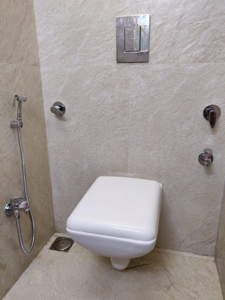 Bathroom, poonam-darshan 2 Bedroom 750 Sq.Ft. Apartment In Andheri East Mumbai 8093589