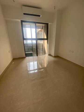 Room in 3 BHK Apartment at Lodha Primo, Parel – for Sale
