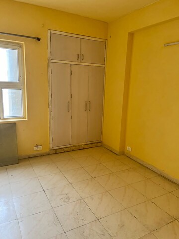 Room in 2 BHK Apartment at BPTP Princess Park, Sector 86 – for Rent
