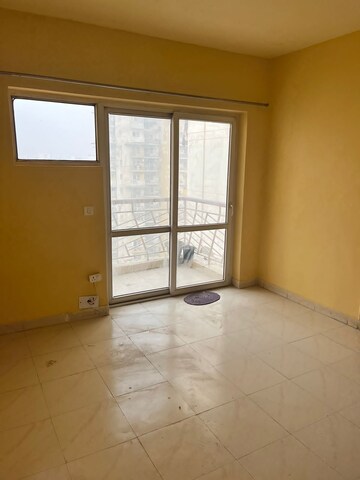 Room in 2 BHK Apartment at BPTP Princess Park, Sector 86 – for Rent