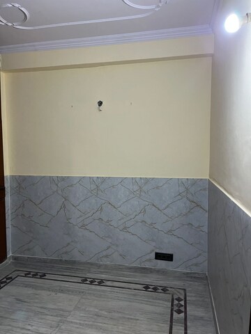 Room in 2 BHK Builder Floor at Sector 48 – for Rent