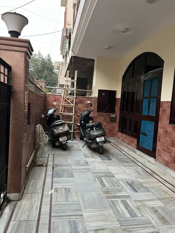 Parking in 2 BHK Builder Floor at Sector 48 – for Rent