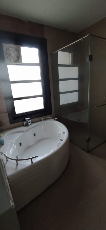Master Bedroom in 5 BHK Villa at Vipul Tatvam Villas, Sector 48 – for Rent