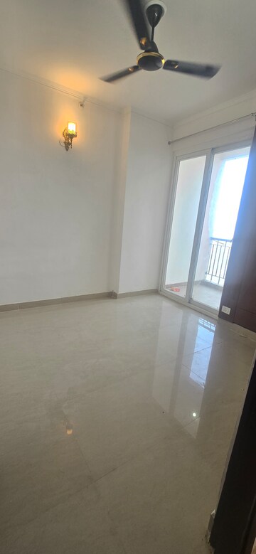 3 BHK Apartment For Rent in Amrapali Riverview, Amrapali Leisure Valley