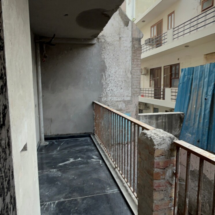Balcony, sector 23 4 Bedroom 350 Sq.Yd. Builder Floor In Sector 23 Gurgaon 8093833