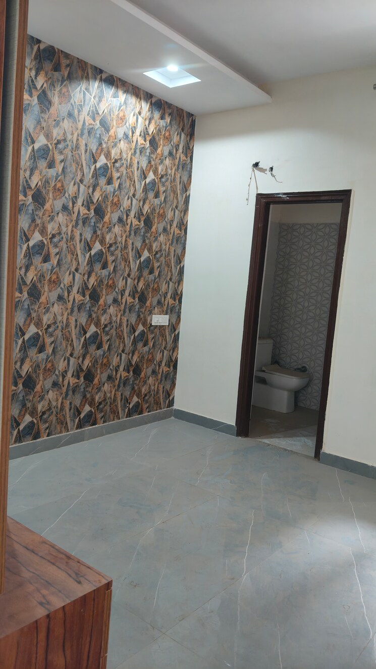 Room, ambala highway 2.5 Bedroom 100 Sq.Yd. Apartment In Ambala Highway Zirakpur 8093862