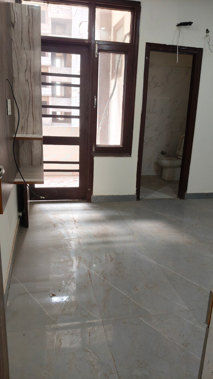 Room, ambala highway 2.5 Bedroom 100 Sq.Yd. Apartment In Ambala Highway Zirakpur 8093862