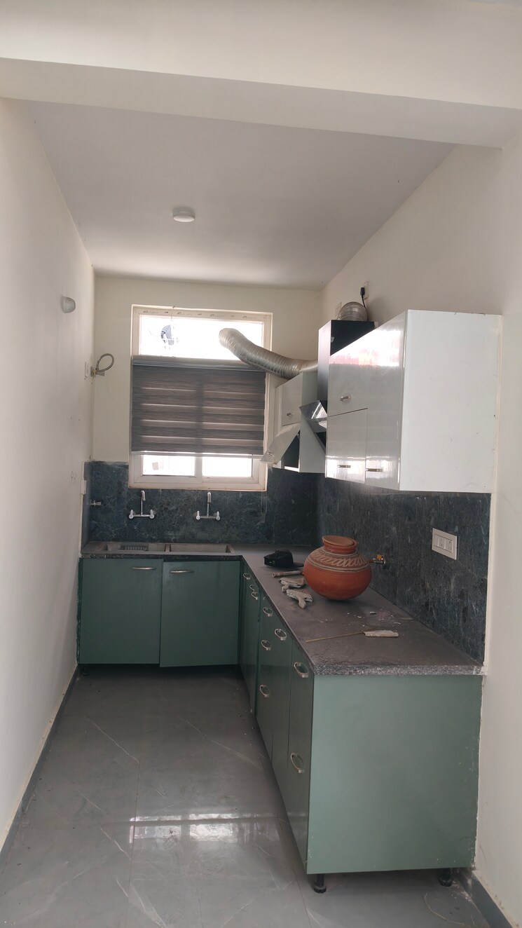 Kitchen, ambala highway 2.5 Bedroom 100 Sq.Yd. Apartment In Ambala Highway Zirakpur 8093862