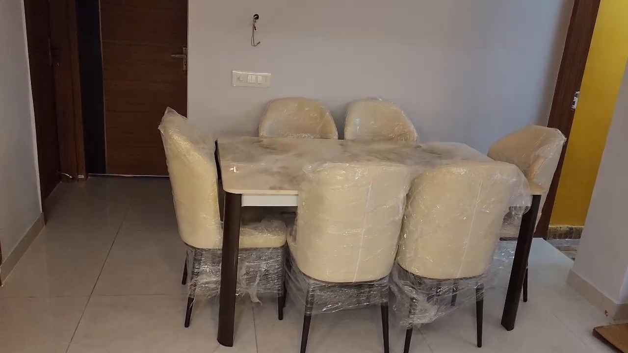 3 BHK + Pooja Room,Servant Room Apartment For Sale in Express Zenith