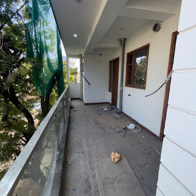 Balcony, sector 14 3 Bedroom 250 Sq.Yd. Builder Floor In Sector 14 Gurgaon 8093885