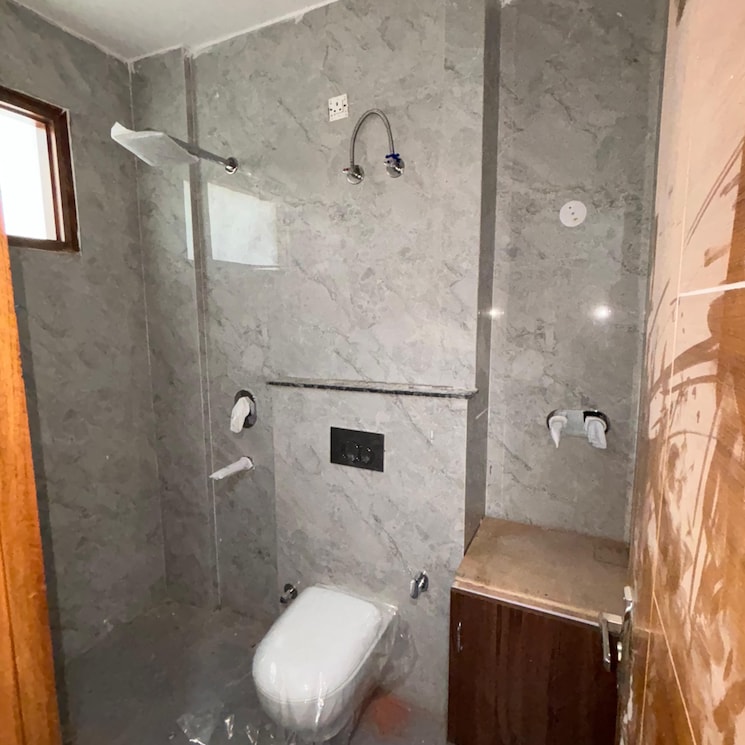 Bathroom, sector 14 3 Bedroom 250 Sq.Yd. Builder Floor In Sector 14 Gurgaon 8093885