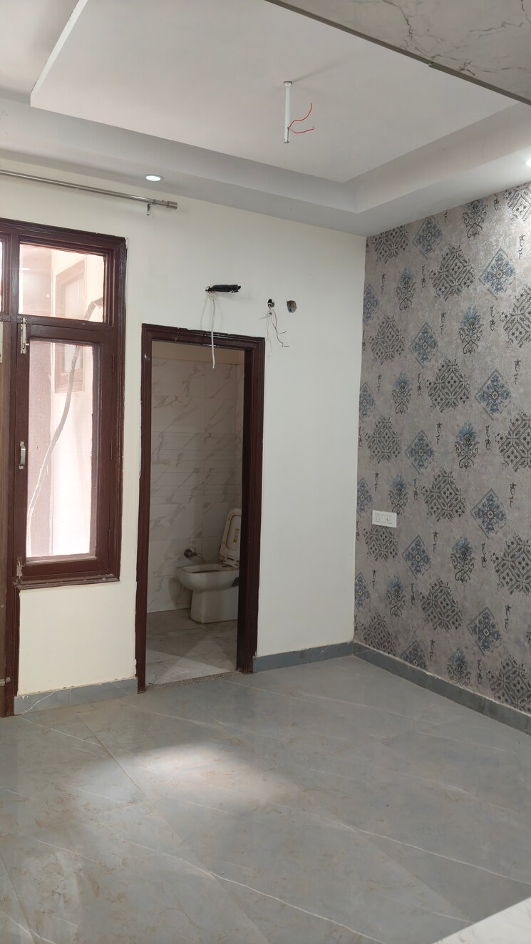 Room, peer mucchalla 2.5 Bedroom 100 Sq.Yd. Apartment In Peer Mucchalla Zirakpur 8093881