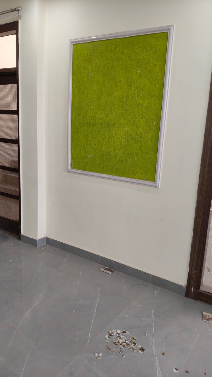 Room, peer mucchalla 2.5 Bedroom 100 Sq.Yd. Apartment In Peer Mucchalla Zirakpur 8093881