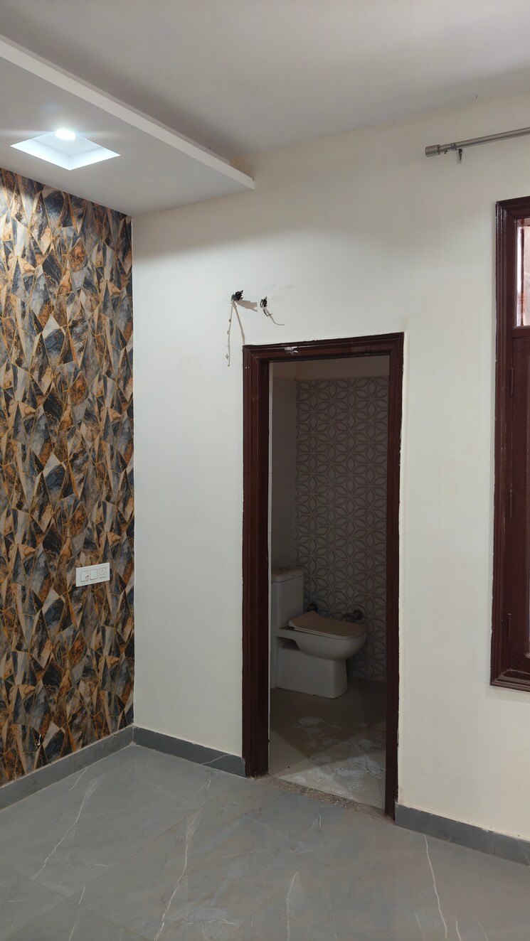 Room, peer mucchalla 2.5 Bedroom 100 Sq.Yd. Apartment In Peer Mucchalla Zirakpur 8093881