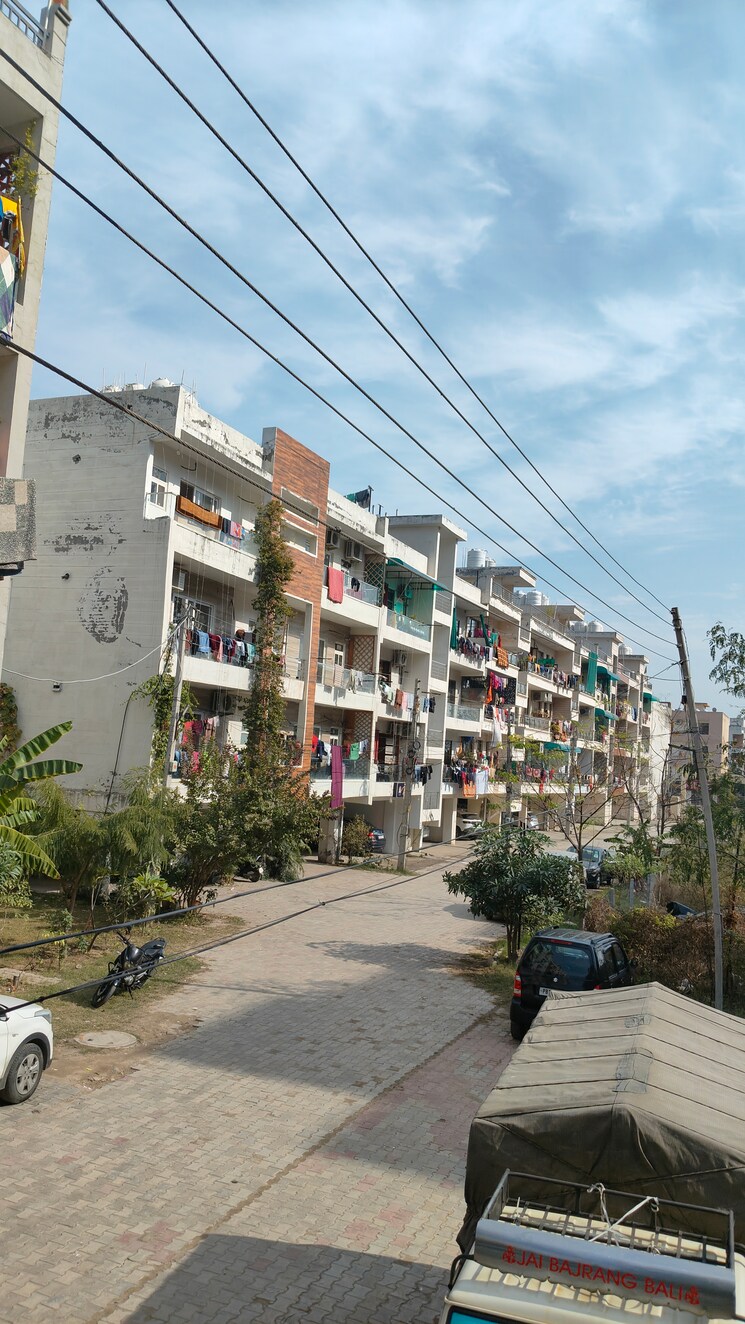 Exterior View, peer mucchalla 2.5 Bedroom 100 Sq.Yd. Apartment In Peer Mucchalla Zirakpur 8093881