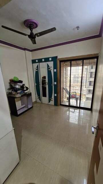Room in 2 BHK Apartment at Runwal Regency, Majiwada – for Rent