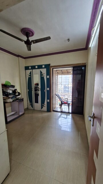 Room in 2 BHK Apartment at Runwal Regency, Majiwada – for Rent