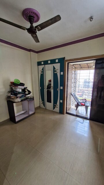 Room in 2 BHK Apartment at Runwal Regency, Majiwada – for Rent