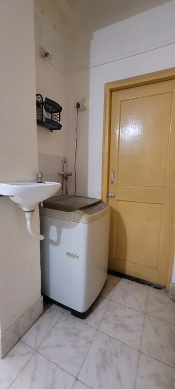 Bathroom in 1 BHK Apartment at Jyoti Complex, Goregaon East – for Rent