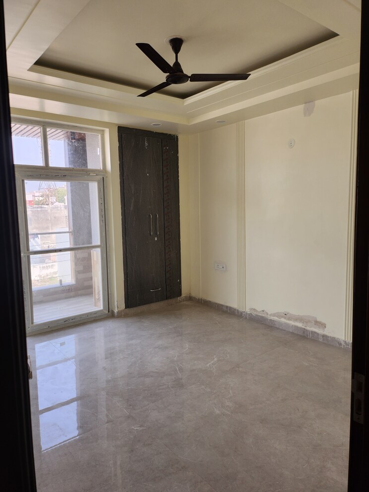 undefined, sainik-plaza 3 Bedroom 200 Sq.Yd. Builder Floor In Sector 49 Faridabad 8093912