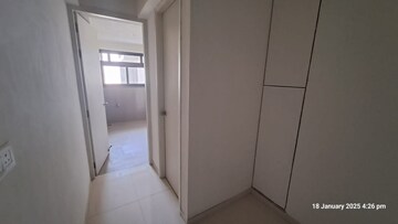Room in 4 BHK Apartment at Satellite – for Rent