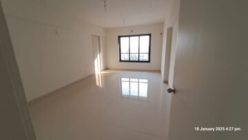 Room in 4 BHK Apartment at Satellite – for Rent