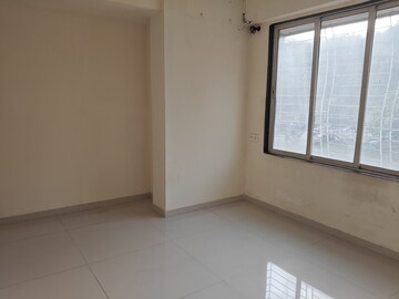 Room in 2.5 BHK Apartment at Krishna Tower Kapurbawdi, Kapur Bawdi – for Rent
