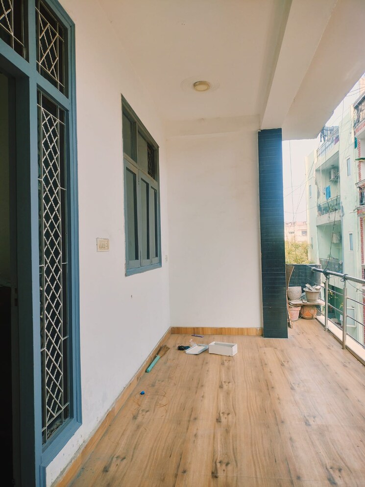 Balcony, west delhi 2 Bedroom 900 Sq.Ft. Builder Floor In West Delhi Delhi 8093964