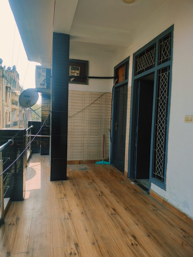 Balcony, west delhi 2 Bedroom 900 Sq.Ft. Builder Floor In West Delhi Delhi 8093964