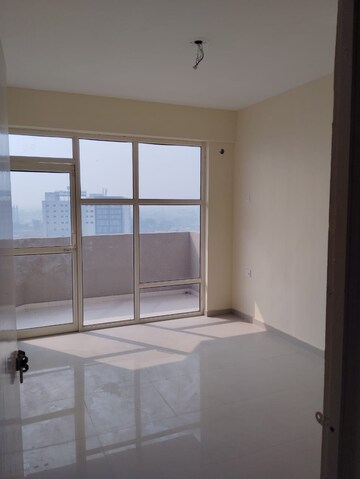 Room in 2 BHK Apartment at Signature Orchard Avenue 2, Sector 93 – for Rent