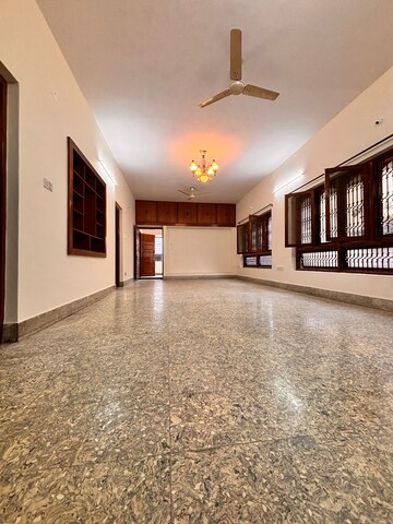 Parking in 3 BHK Builder Floor at Indiranagar – for Rent