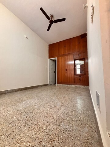 Room in 3 BHK Builder Floor at Indiranagar – for Rent