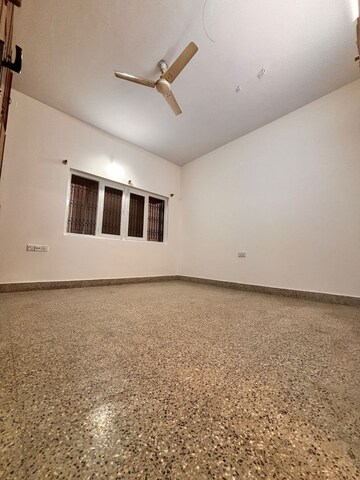 Room in 3 BHK Builder Floor at Indiranagar – for Rent