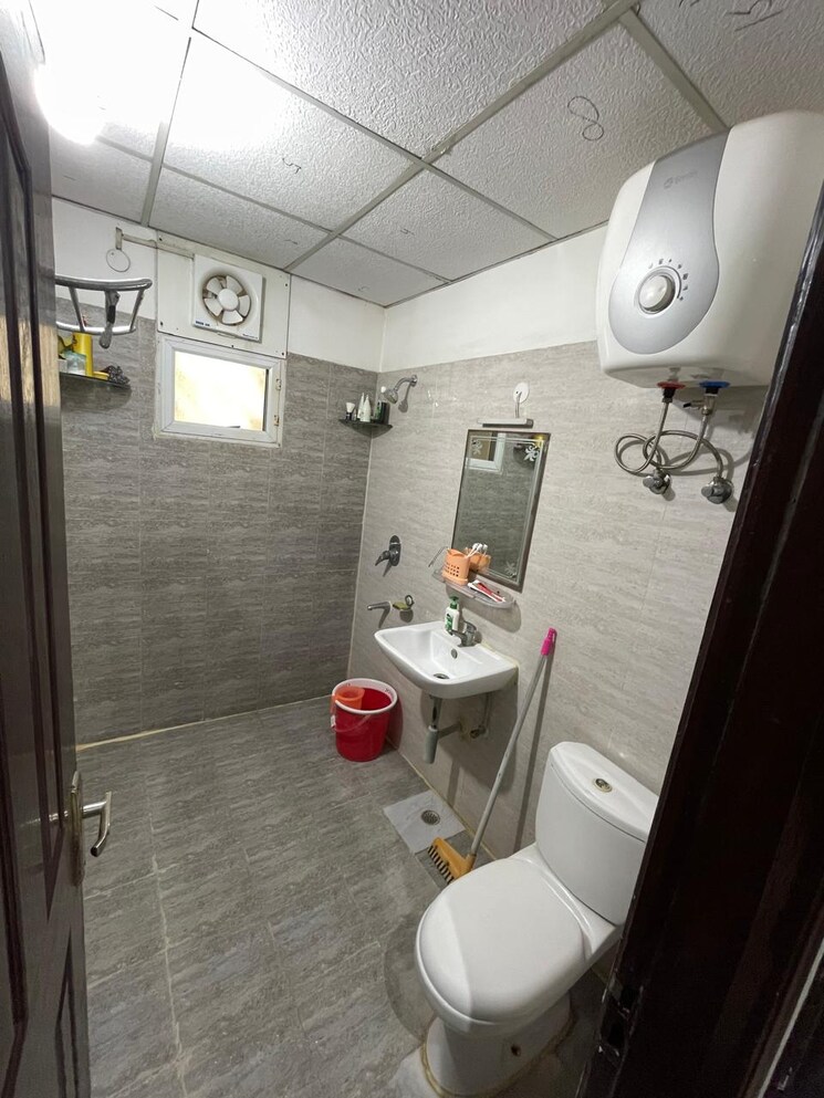 Bathroom, h-r-buildcon-elite-homz 2 Bedroom 1295 Sq.Ft. Apartment In Sector 77 Noida 8094020