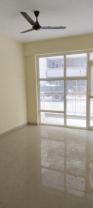 2 BHK Apartment For Rent in Pyramid Elite, Sector 86