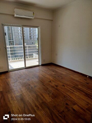 Room in 3 BHK Apartment at Assotech Blith, Sector 99 – for Rent