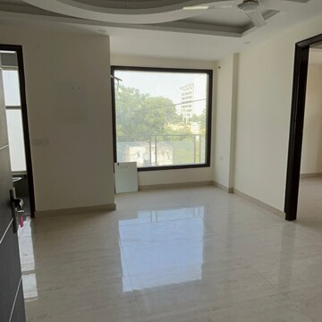 Room in 3 BHK Builder Floor at Sector 110a – for Rent