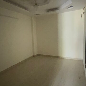 Room in 3 BHK Builder Floor at Sector 110a – for Rent