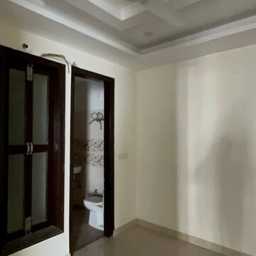 Building Lobby in 3 BHK Builder Floor at Sector 110a – for Rent