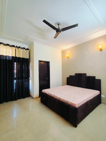Bedroom in 2 BHK Builder Floor at Sector 55 – for Rent