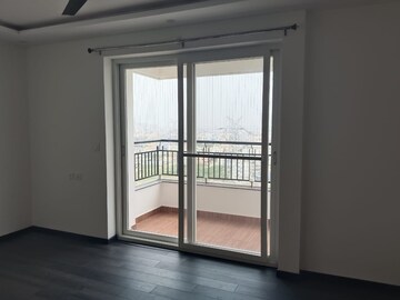 Room in 3 BHK Apartment at Pashmina Waterfront, Old Madras Road – for Rent