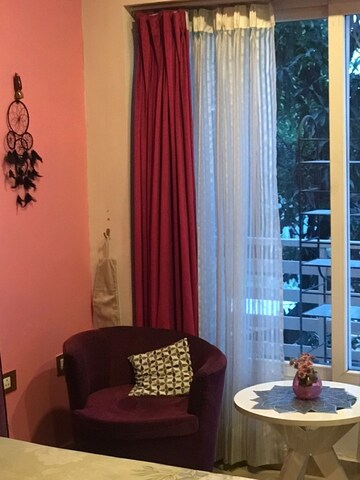 Living Room in 6+ BHK Independent House at Mahanagar – for Sale